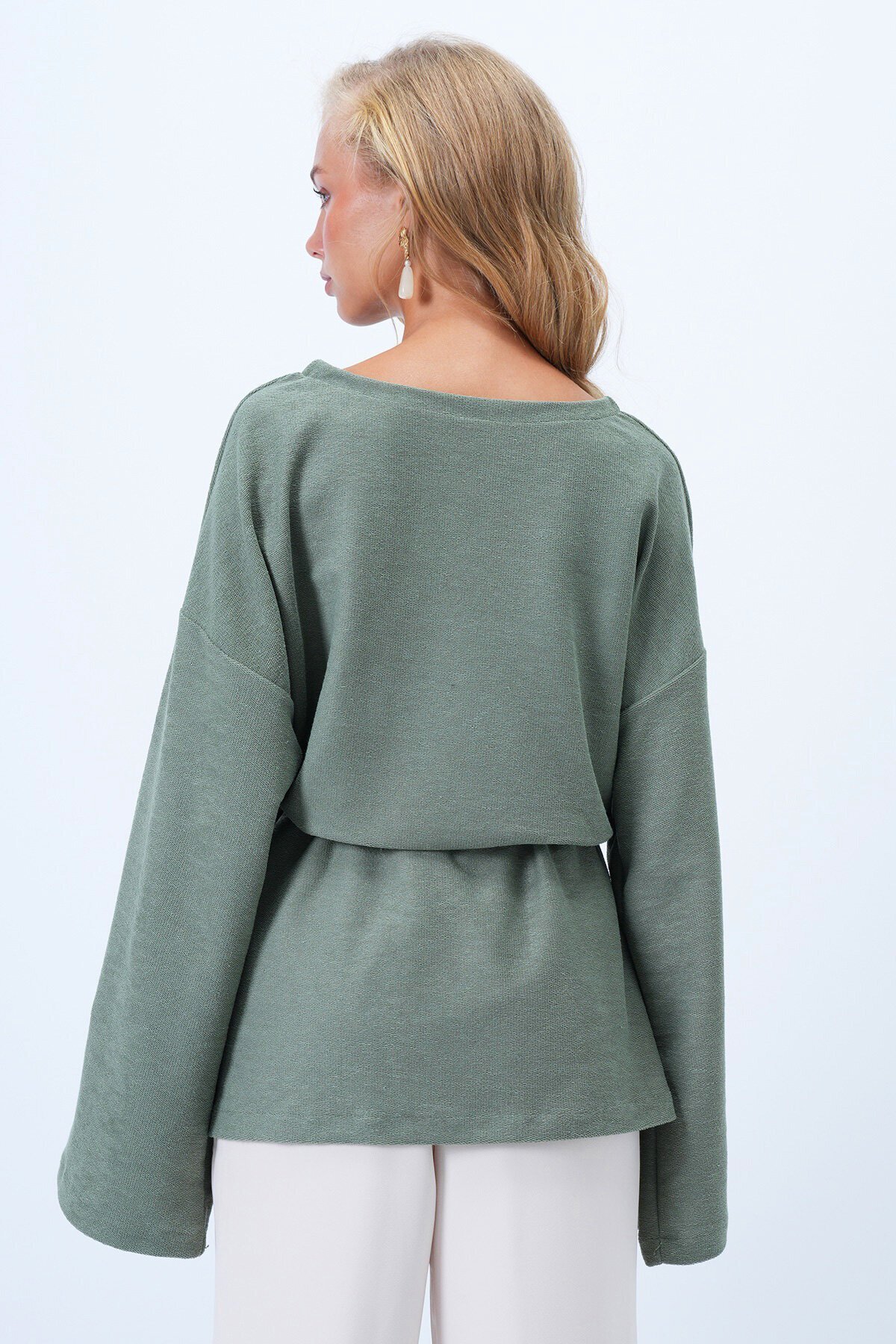 Kruvaze Kesim V Yaka Bağlama Detaylı Hırka