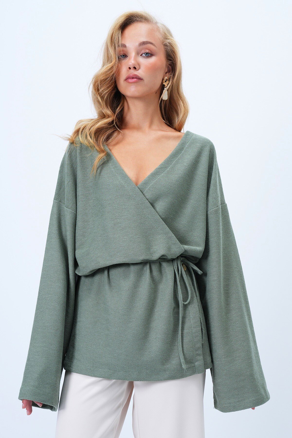 Kruvaze Kesim V Yaka Bağlama Detaylı Hırka