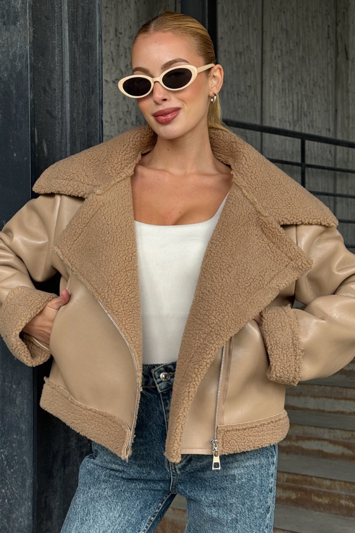 Kruvaze Yaka Fermuar Kapamalı İçi Kürklü Mont