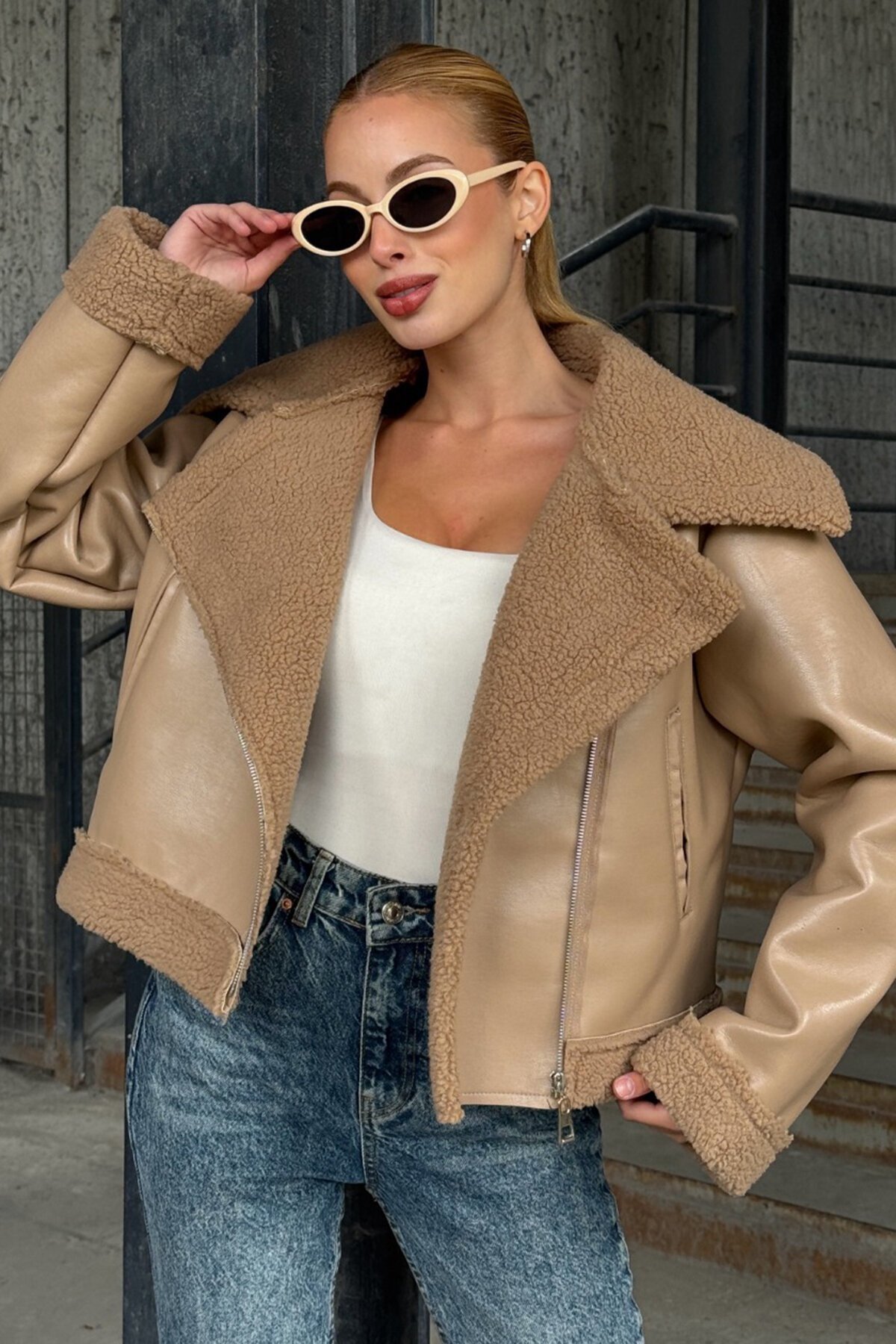 Kruvaze Yaka Fermuar Kapamalı İçi Kürklü Mont