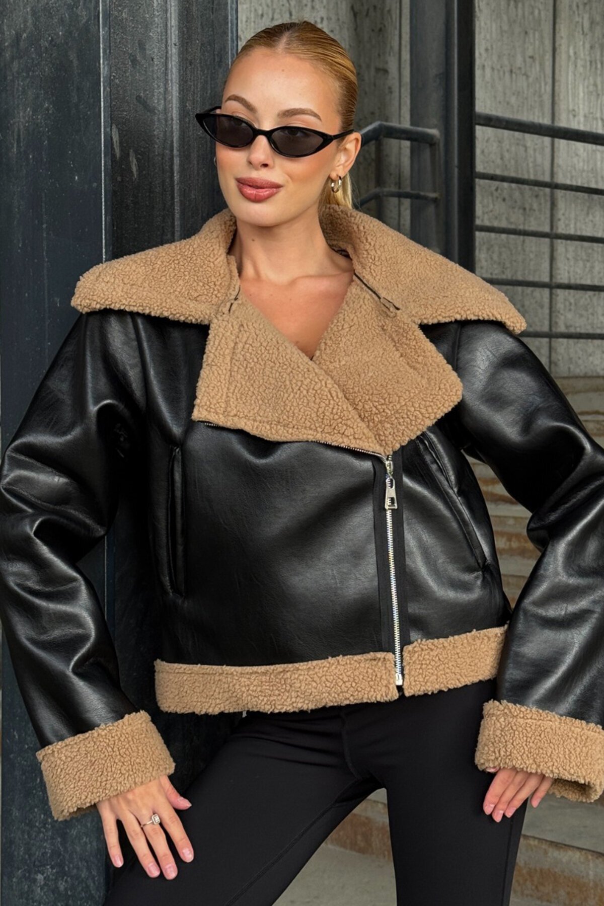 Kruvaze Yaka Fermuar Kapamalı İçi Kürklü Mont