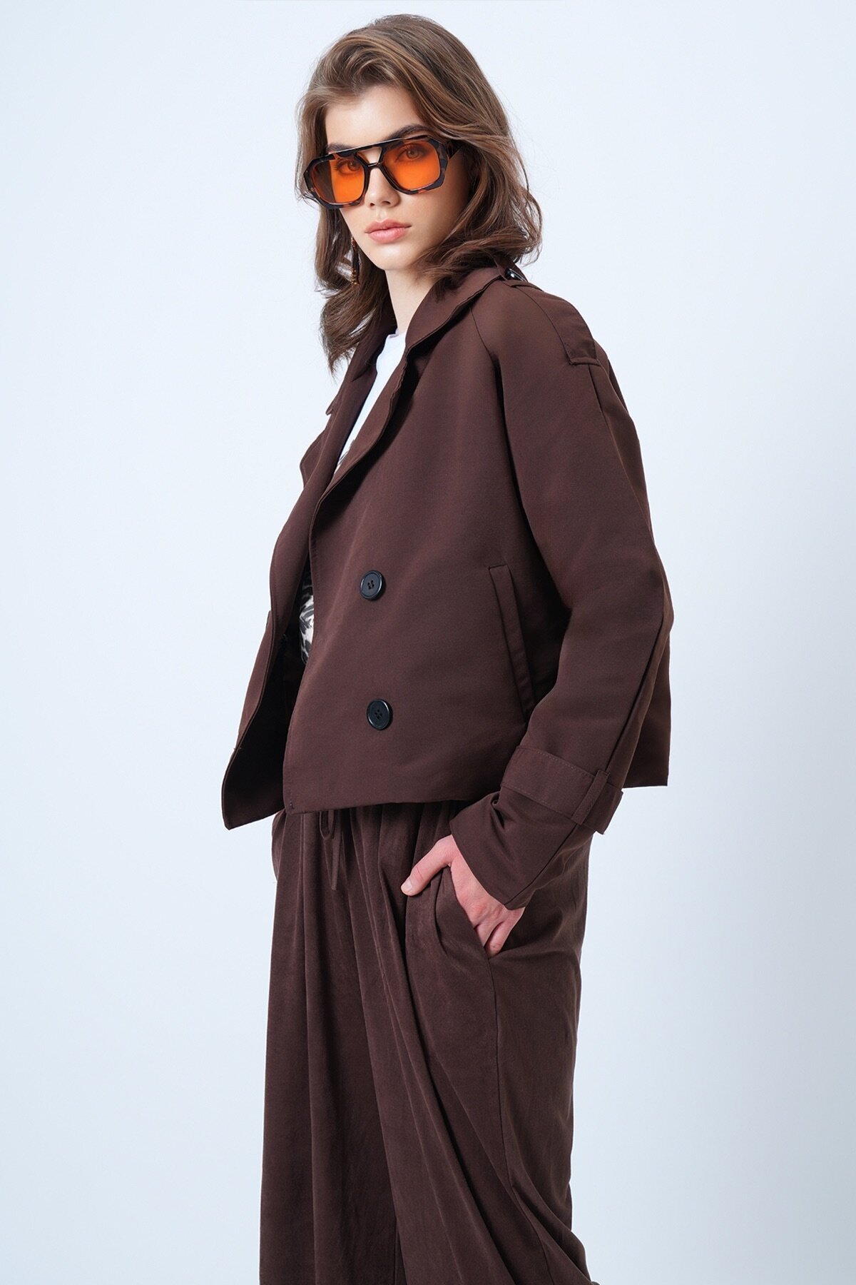 Kruvaze Yaka İçi Astarlı Kısa Trenç Ceket