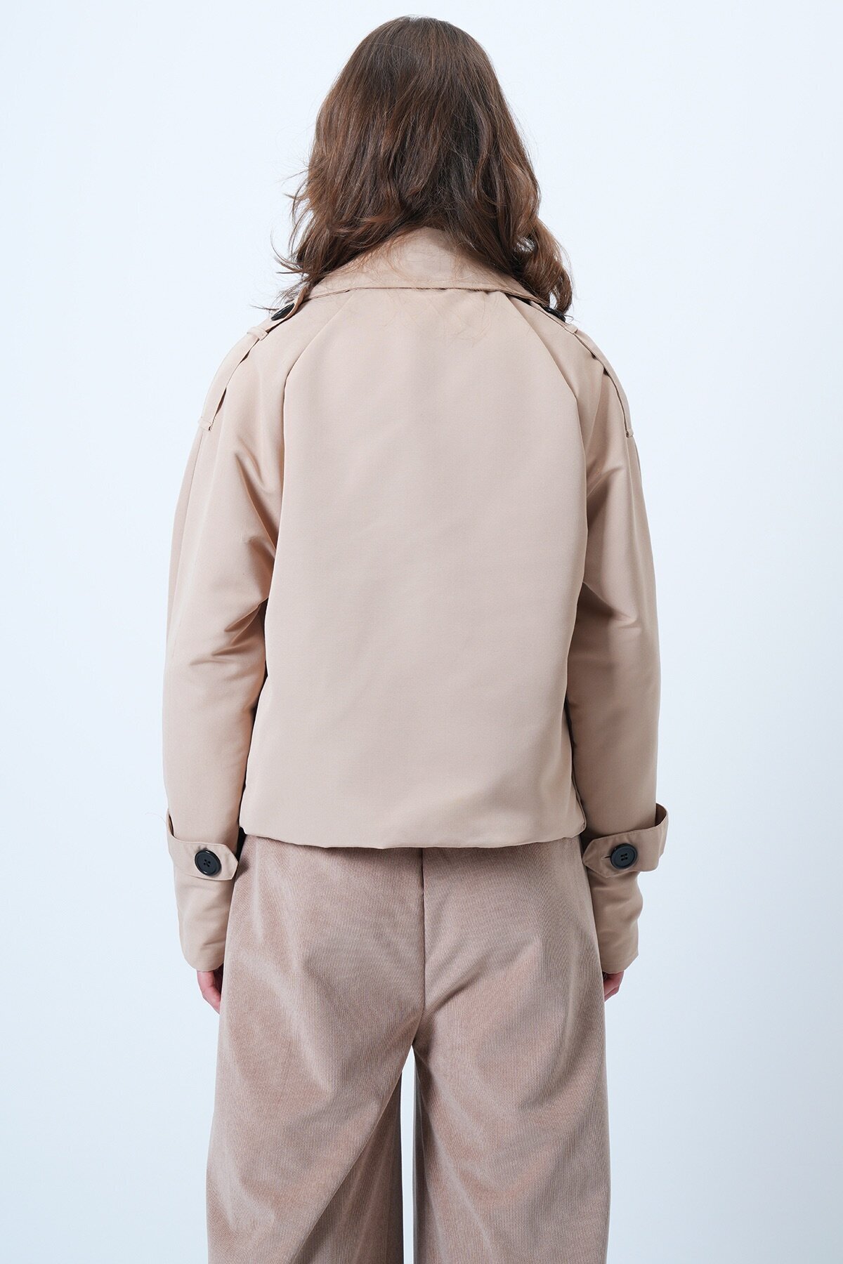Kruvaze Yaka İçi Astarlı Kısa Trenç Ceket