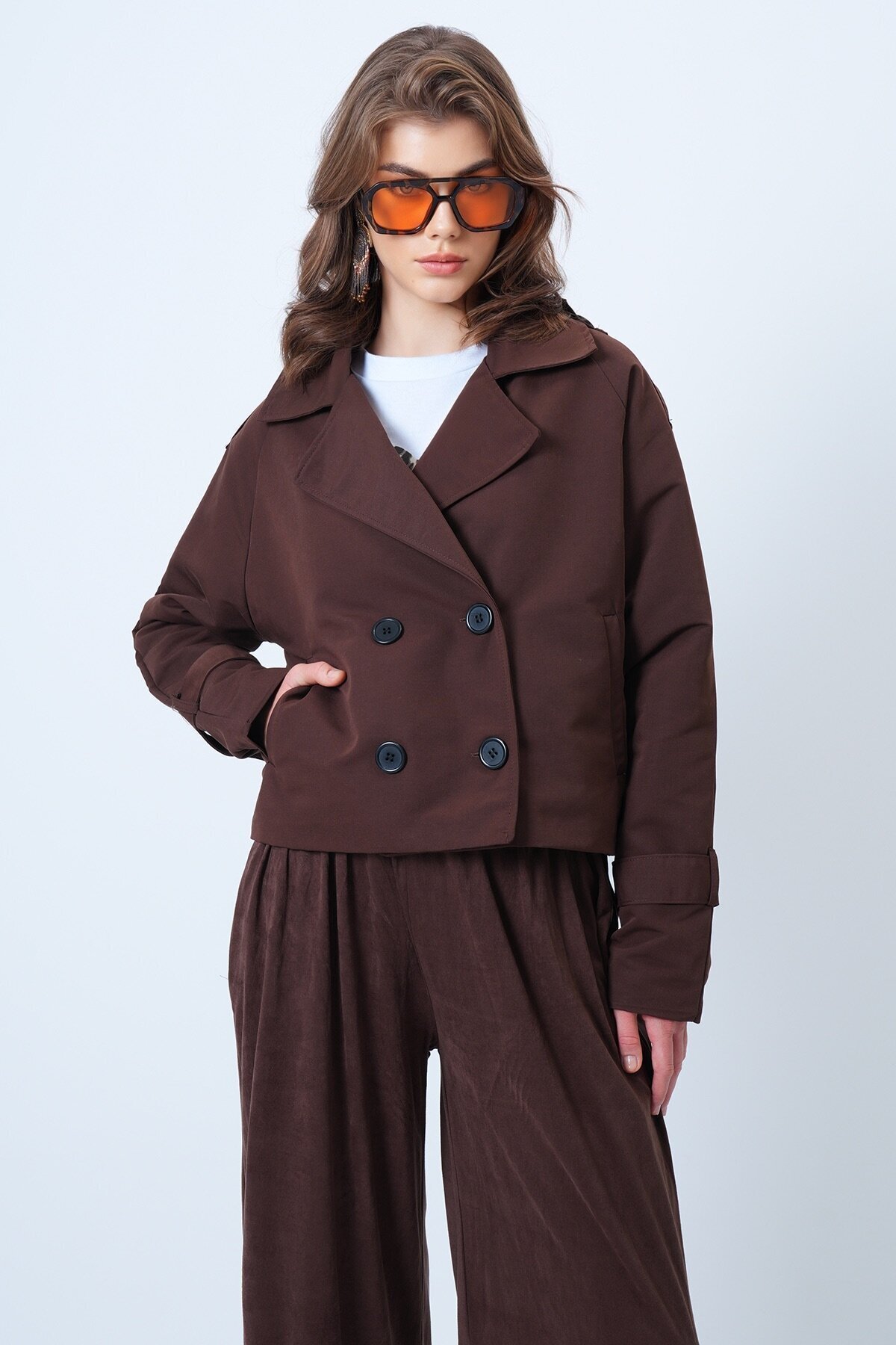 Kruvaze Yaka İçi Astarlı Kısa Trenç Ceket