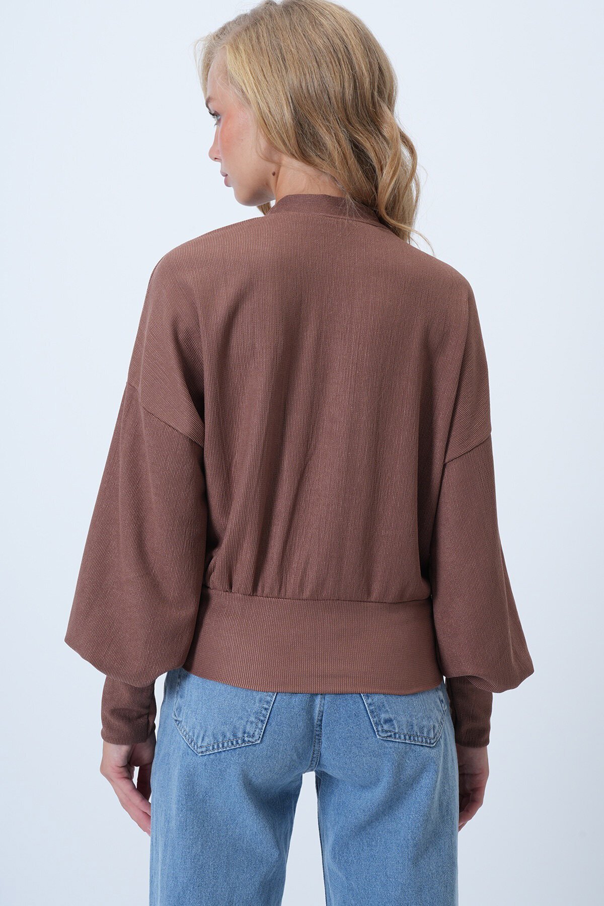 Kruvaze Yaka Kemerli Manşet Kollu Dokuma Bluz