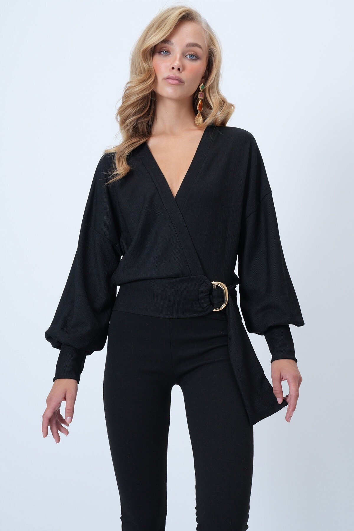 Kruvaze Yaka Kemerli Manşet Kollu Dokuma Bluz