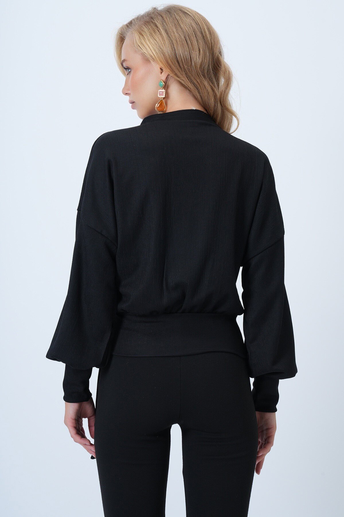 Kruvaze Yaka Kemerli Manşet Kollu Dokuma Bluz