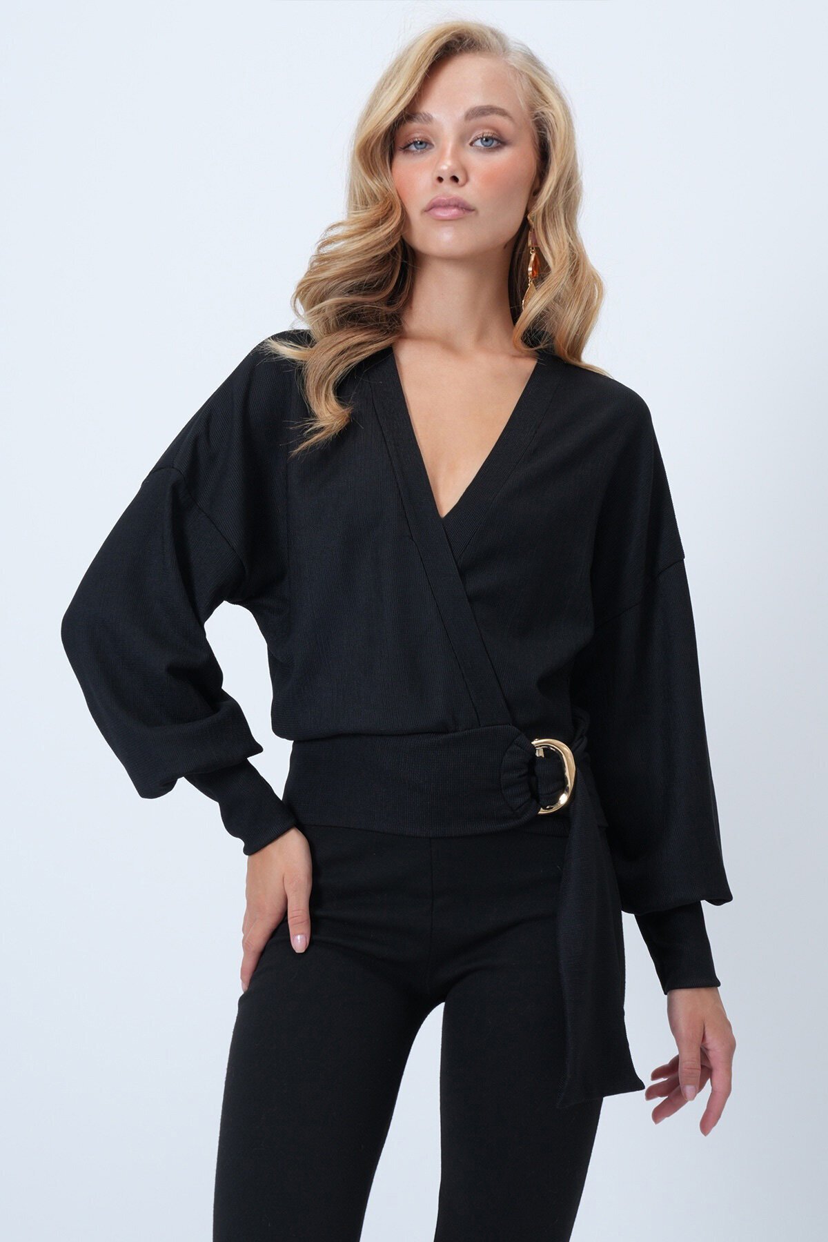 Kruvaze Yaka Kemerli Manşet Kollu Dokuma Bluz