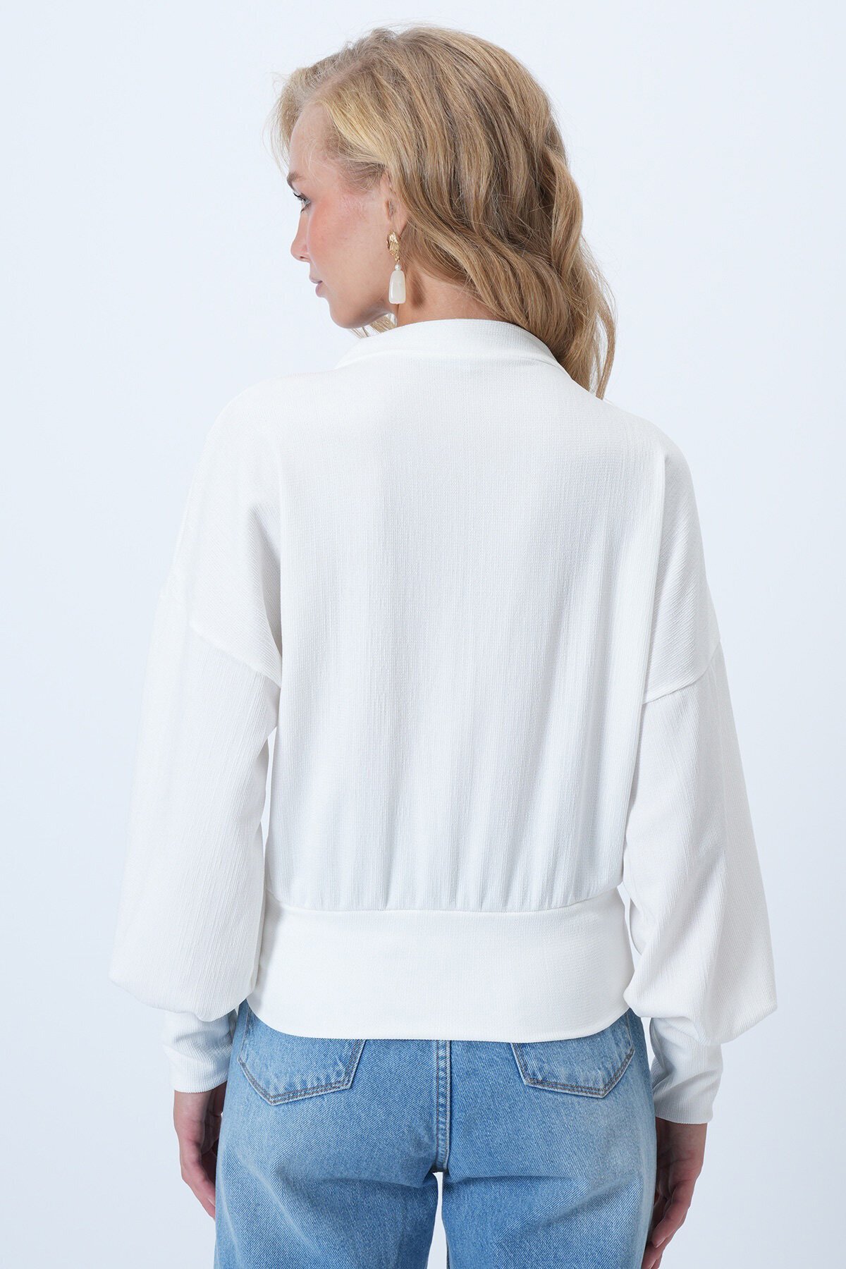 Kruvaze Yaka Kemerli Manşet Kollu Dokuma Bluz