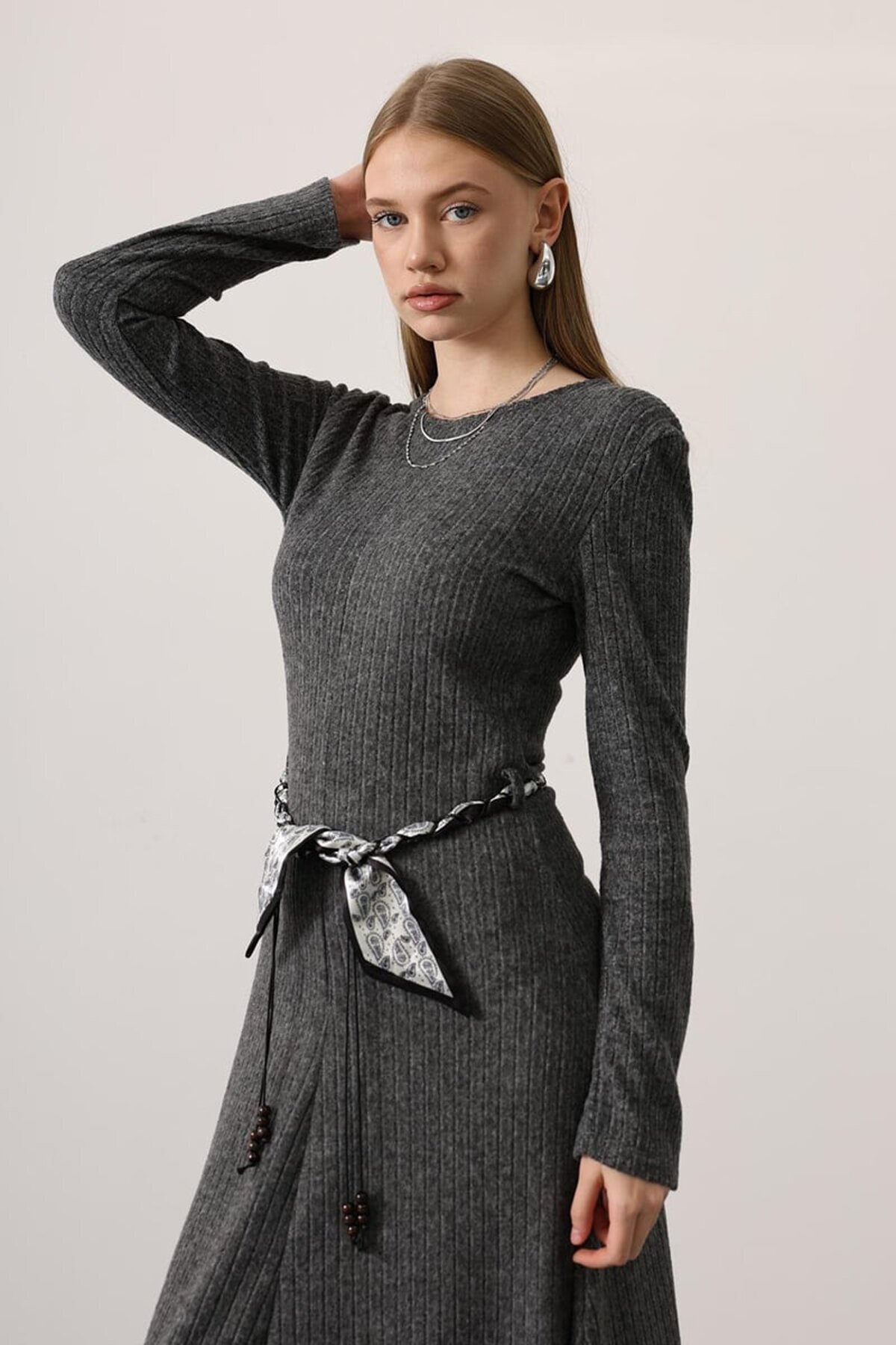 Kurdale Detaylı Bisiklet Yaka Asimetrik Kesim Fitilli Triko Elbise