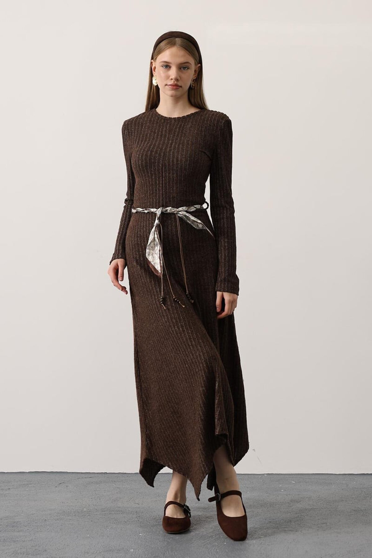 Kurdale Detaylı Bisiklet Yaka Asimetrik Kesim Fitilli Triko Elbise