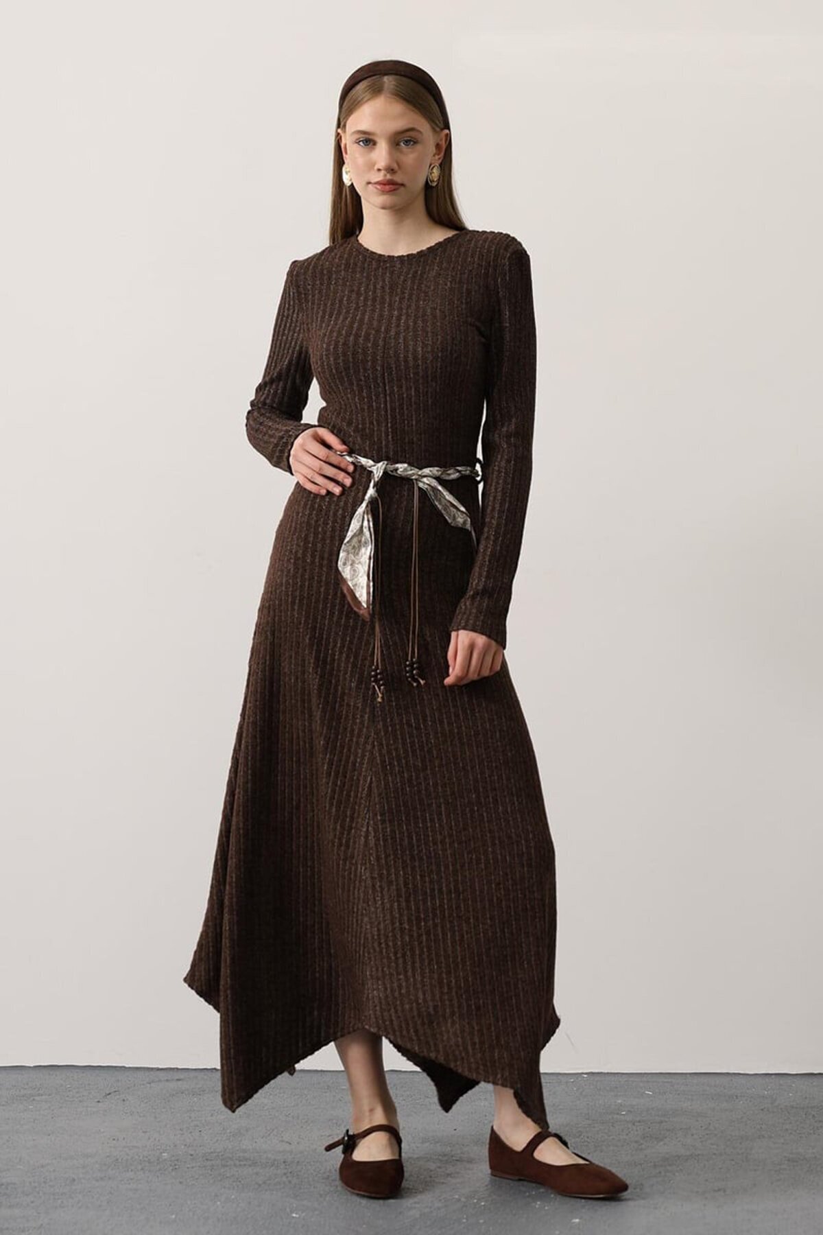 Kurdale Detaylı Bisiklet Yaka Asimetrik Kesim Fitilli Triko Elbise