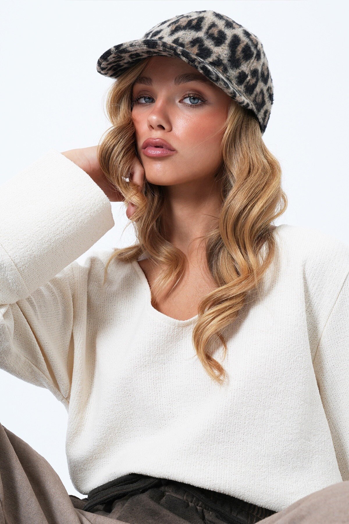 Leopar Desenli Kaşe Siperli Şapka