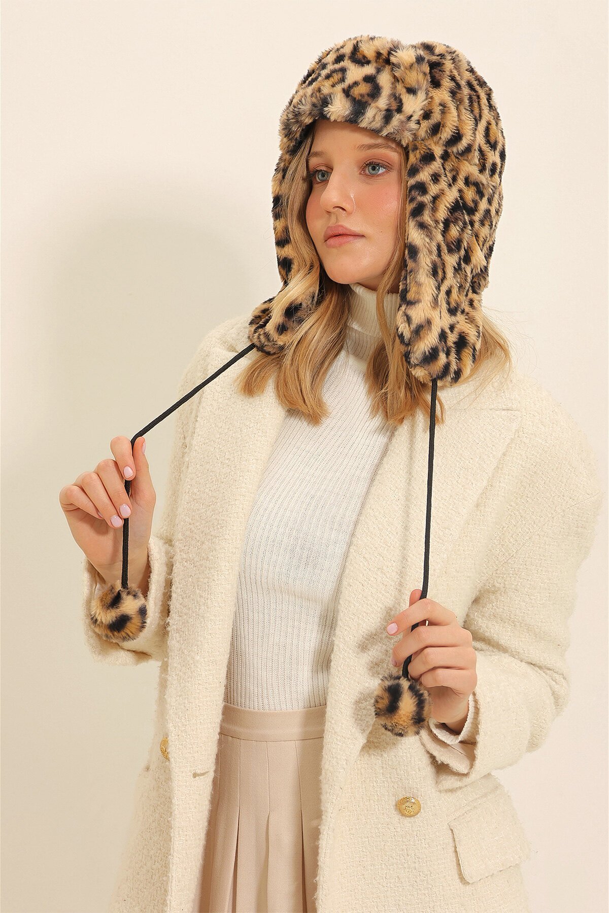 Leopar Leopar Desenli Kulaklıklı Şapka