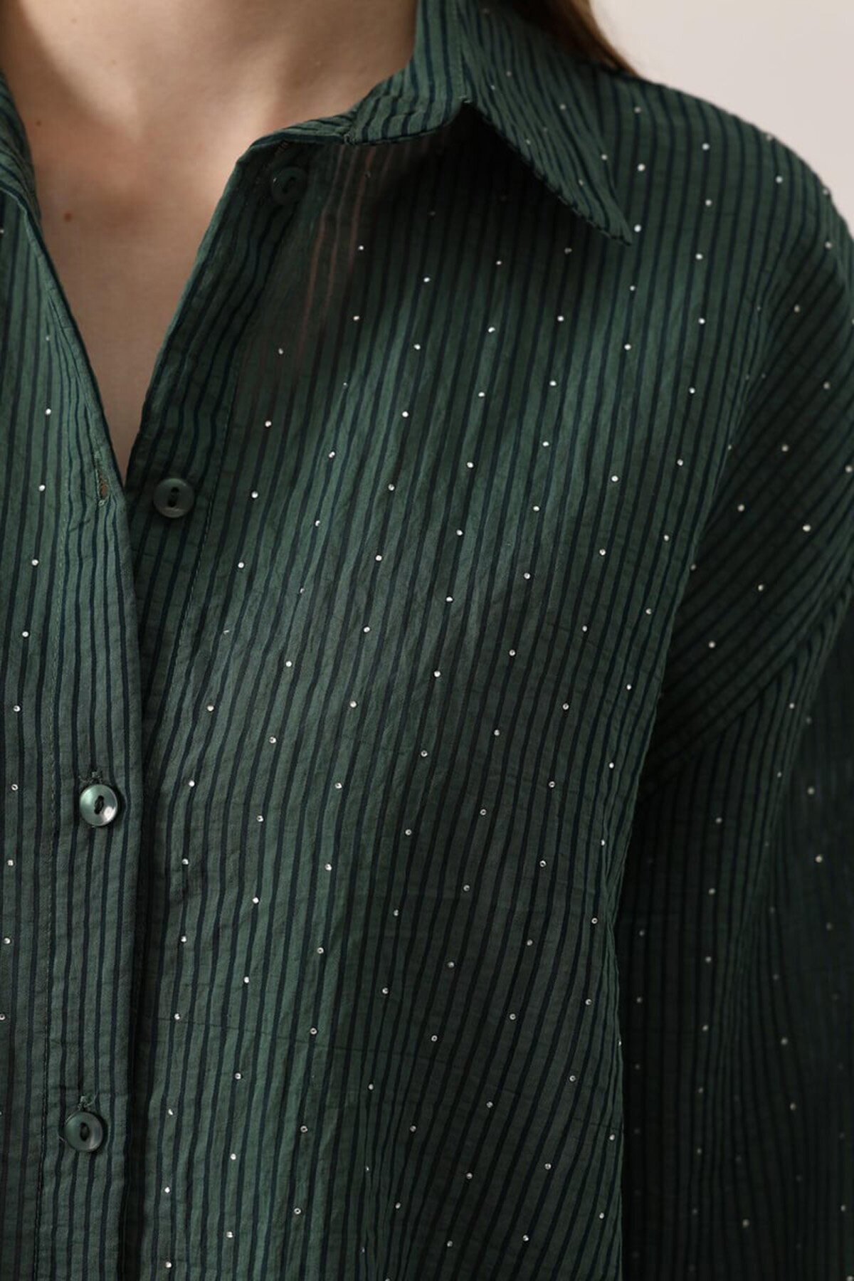 Mini Taş İşlemeli Kırışık Dokulu Oversize Gömlek