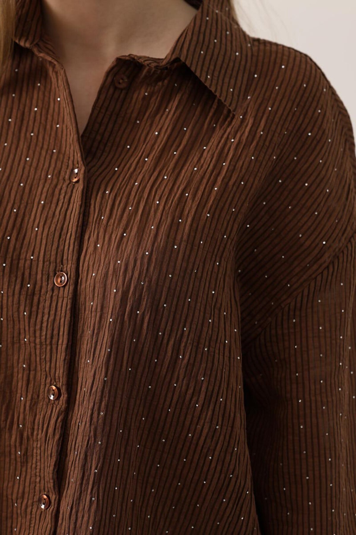 Mini Taş İşlemeli Kırışık Dokulu Oversize Gömlek