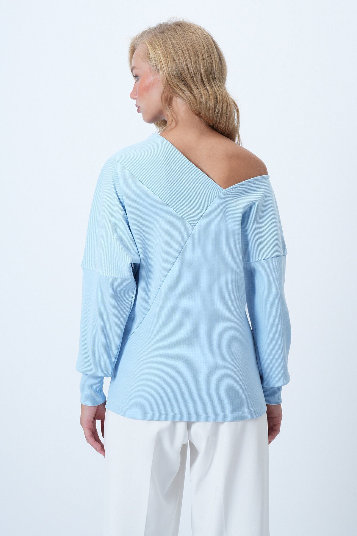 Ön Arka V Yaka Asimetrik Kesimli Bluz