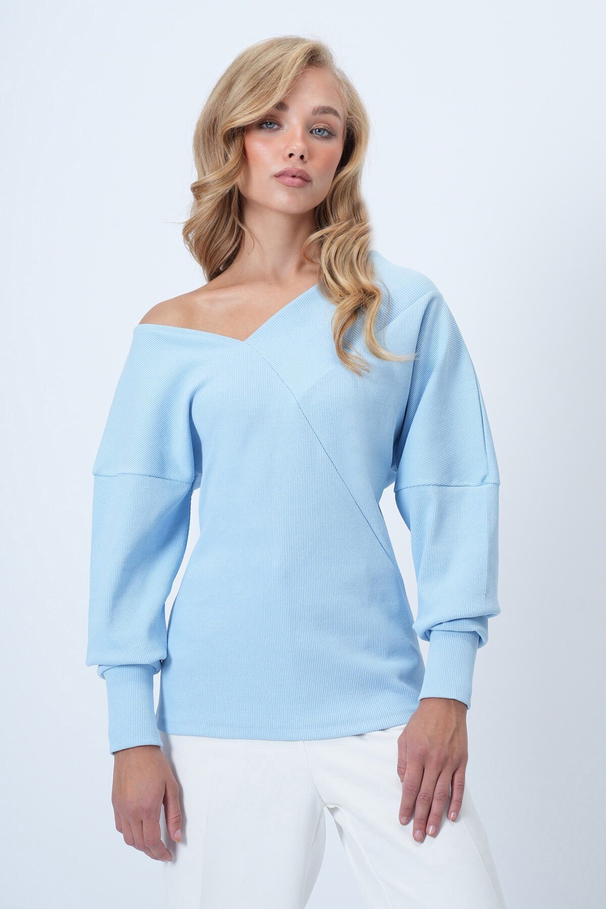 Ön Arka V Yaka Asimetrik Kesimli Bluz