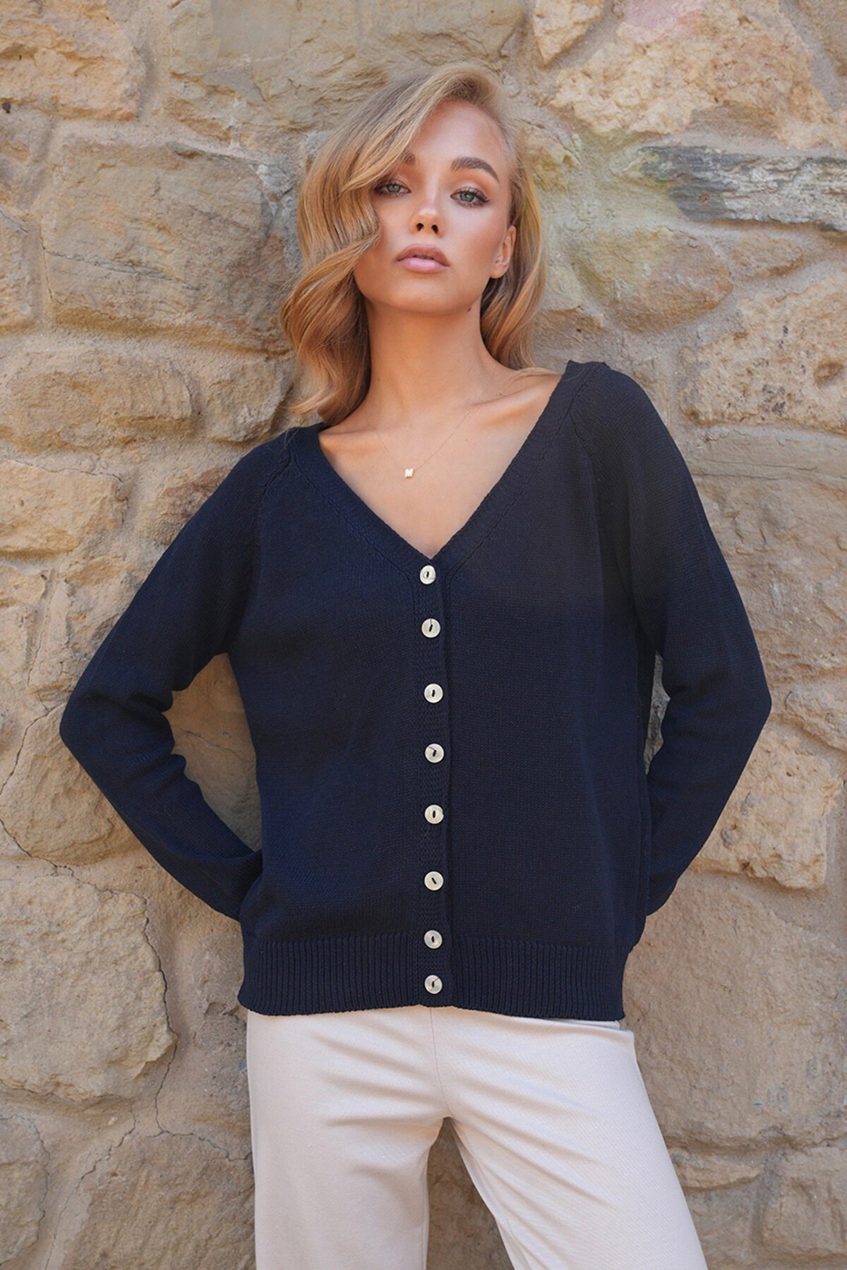 Ön Arka V Yaka Düğme Detaylı Triko Bluz