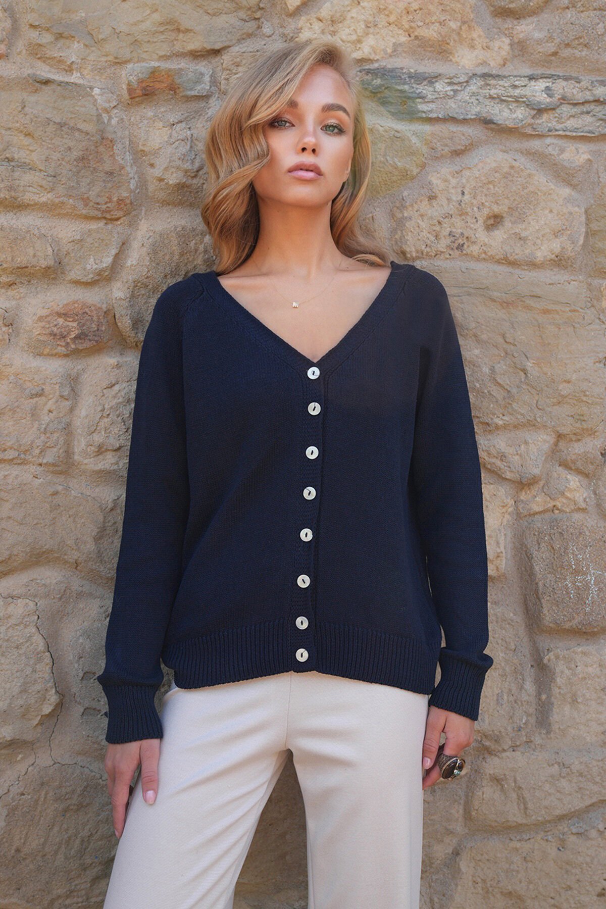 Ön Arka V Yaka Düğme Detaylı Triko Bluz