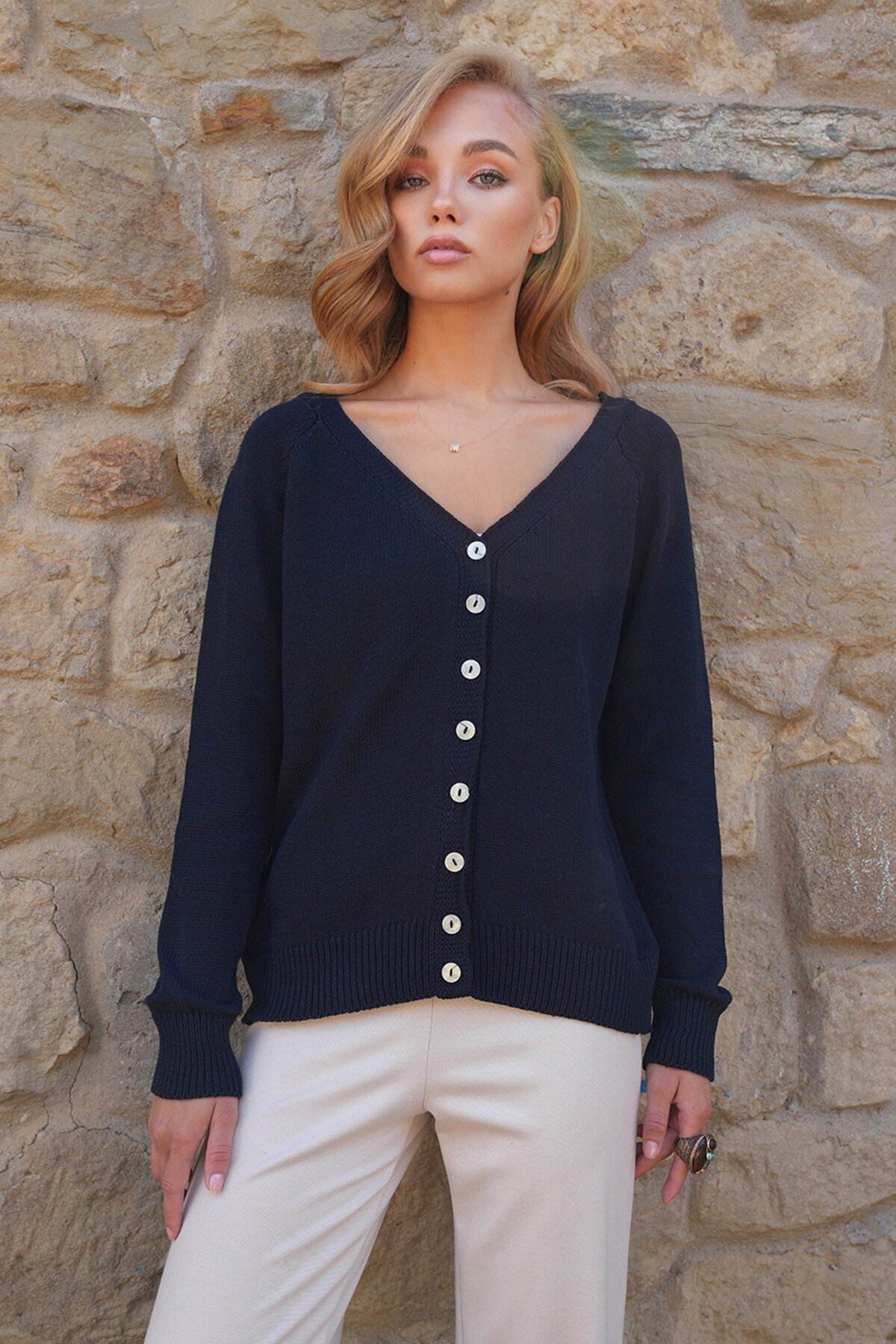 Ön Arka V Yaka Düğme Detaylı Triko Bluz