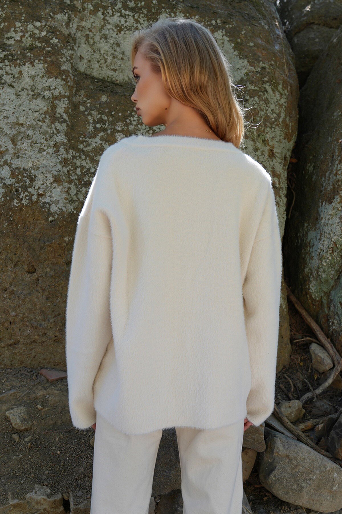 Organze Çiçek Tasarımlı Taş Düğmeli Yumoş Sakallı Hırka