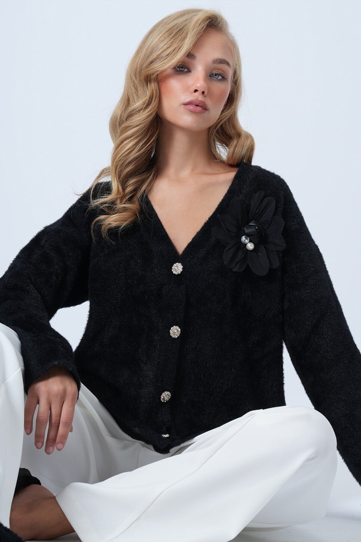 Organze Çiçek Tasarımlı Taş Düğmeli Yumoş Sakallı Hırka