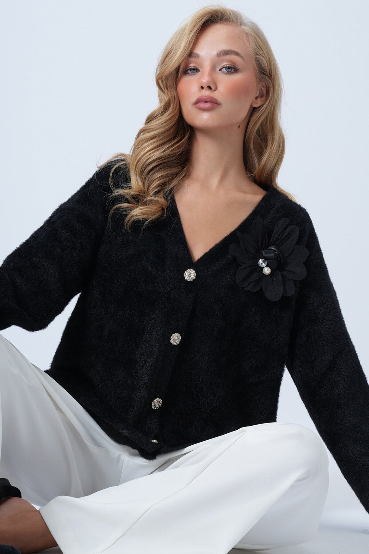 Organze Çiçek Tasarımlı Taş Düğmeli Yumoş Sakallı Hırka