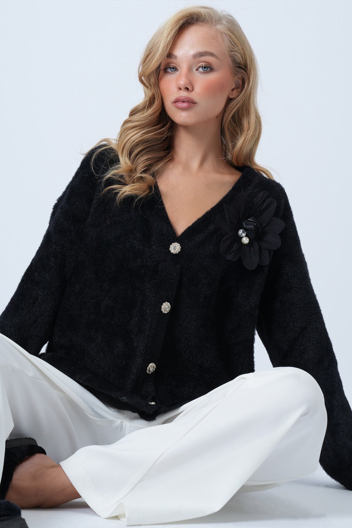 Organze Çiçek Tasarımlı Taş Düğmeli Yumoş Sakallı Hırka