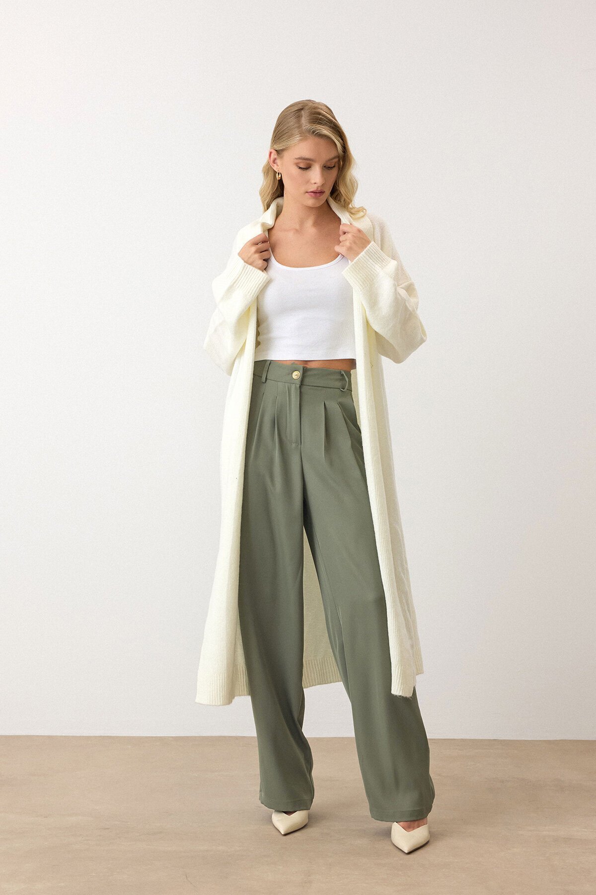 Ekru Oversize Düşük Omuzlu Uzun Triko Hırka