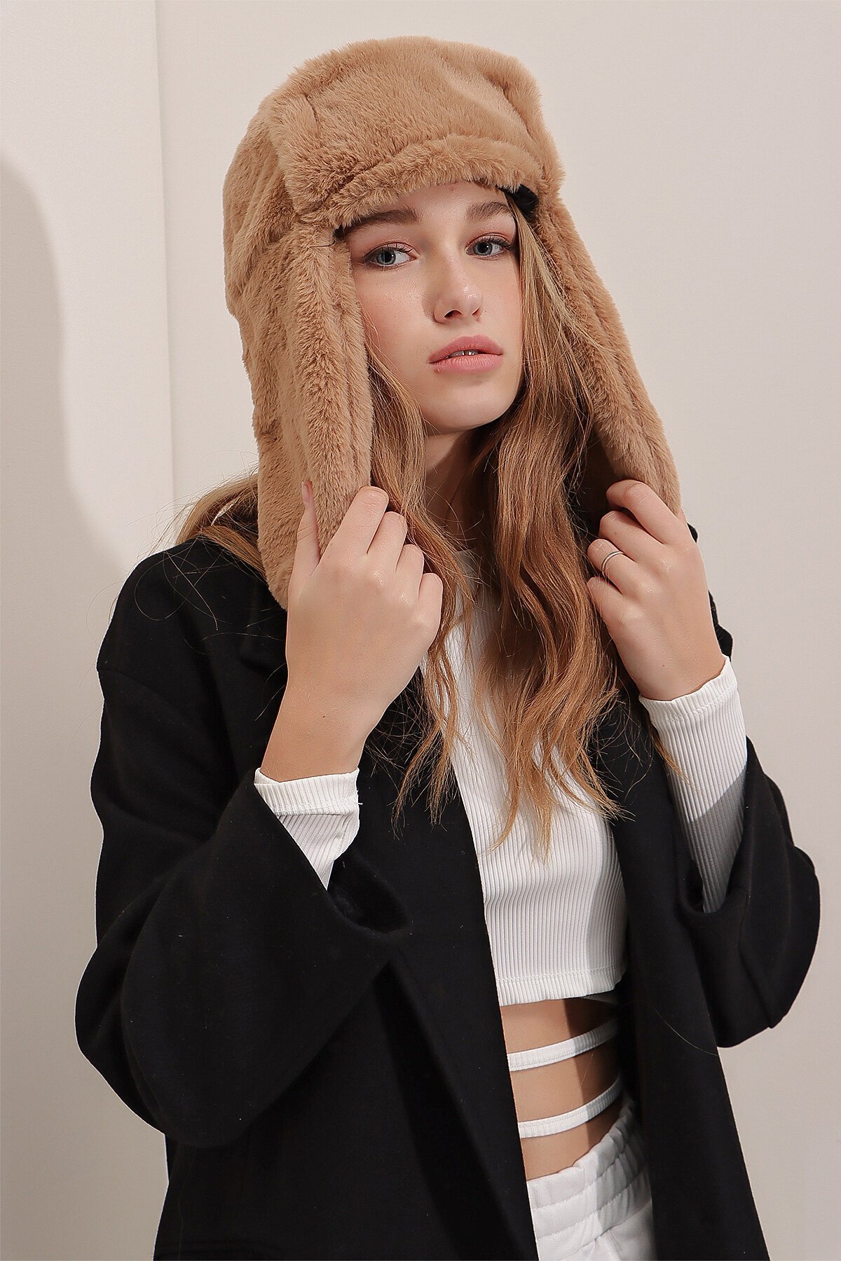 Kahverengi Peluş Kulaklıklı Yumoş Şapka