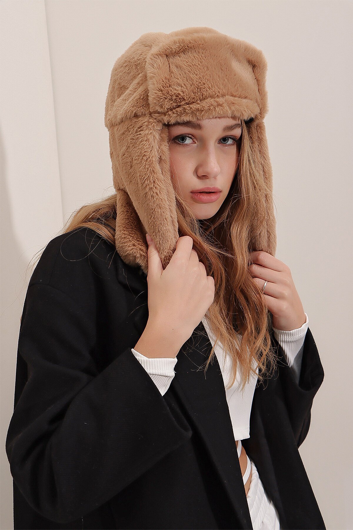 Kahverengi Peluş Kulaklıklı Yumoş Şapka