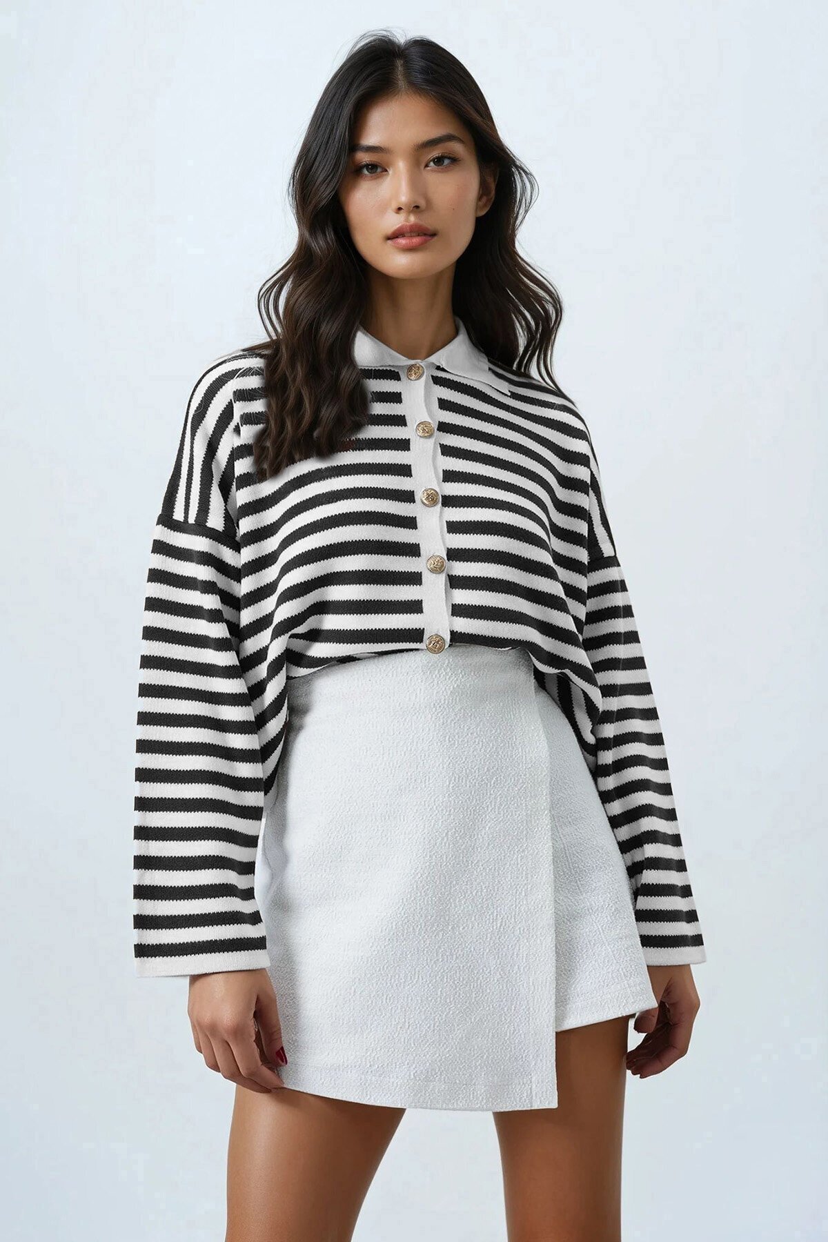 Polo Yaka Metal Düğmeli Çizgi Desenli Kısa Hırka