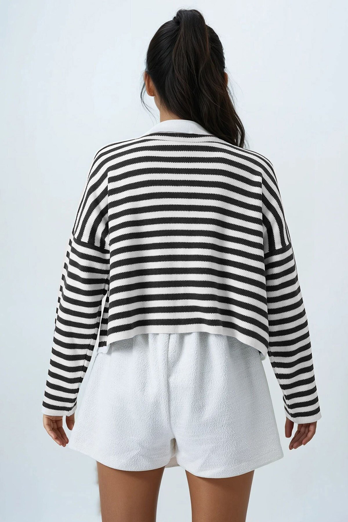 Polo Yaka Metal Düğmeli Çizgi Desenli Kısa Hırka