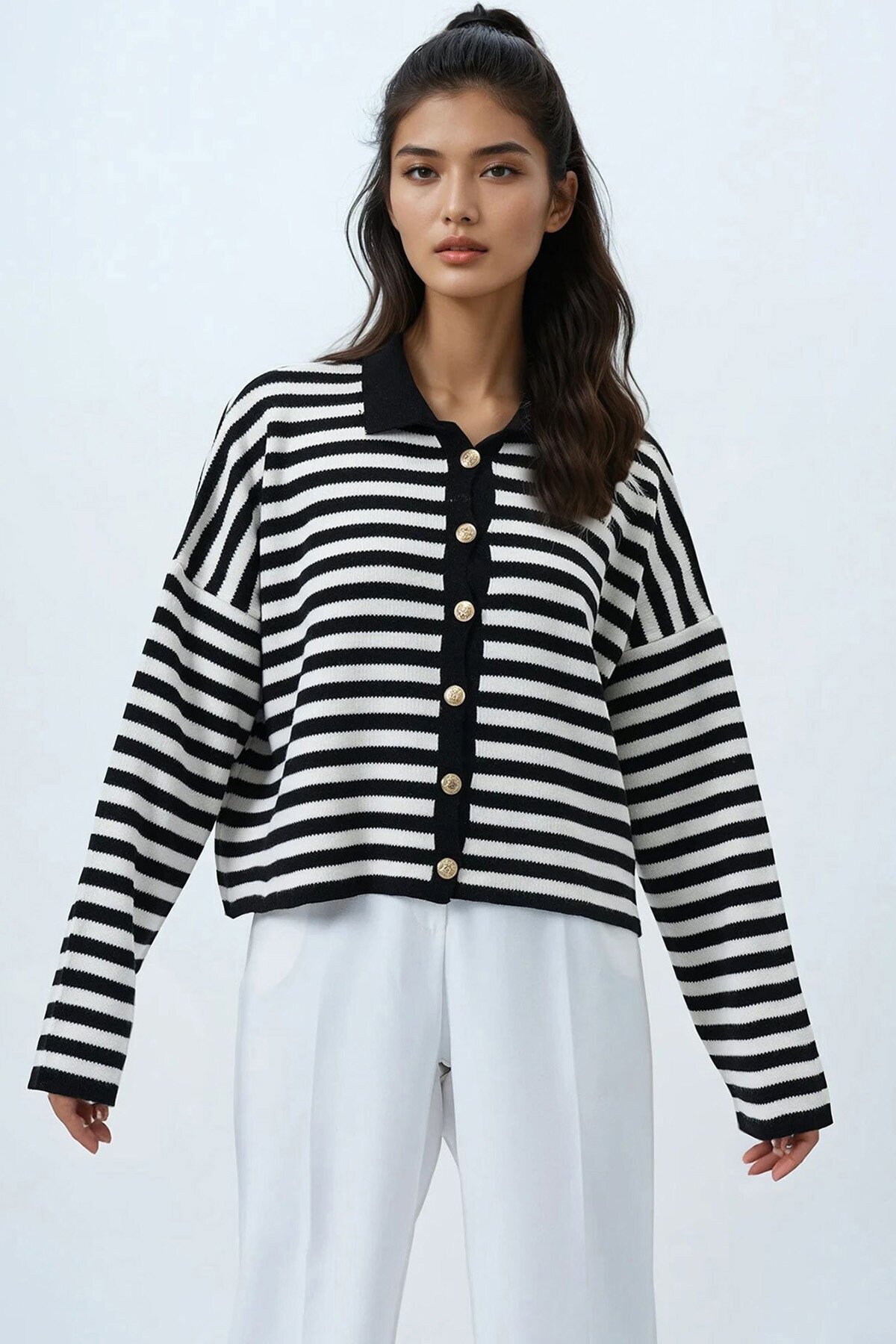 Polo Yaka Metal Düğmeli Çizgi Desenli Kısa Hırka