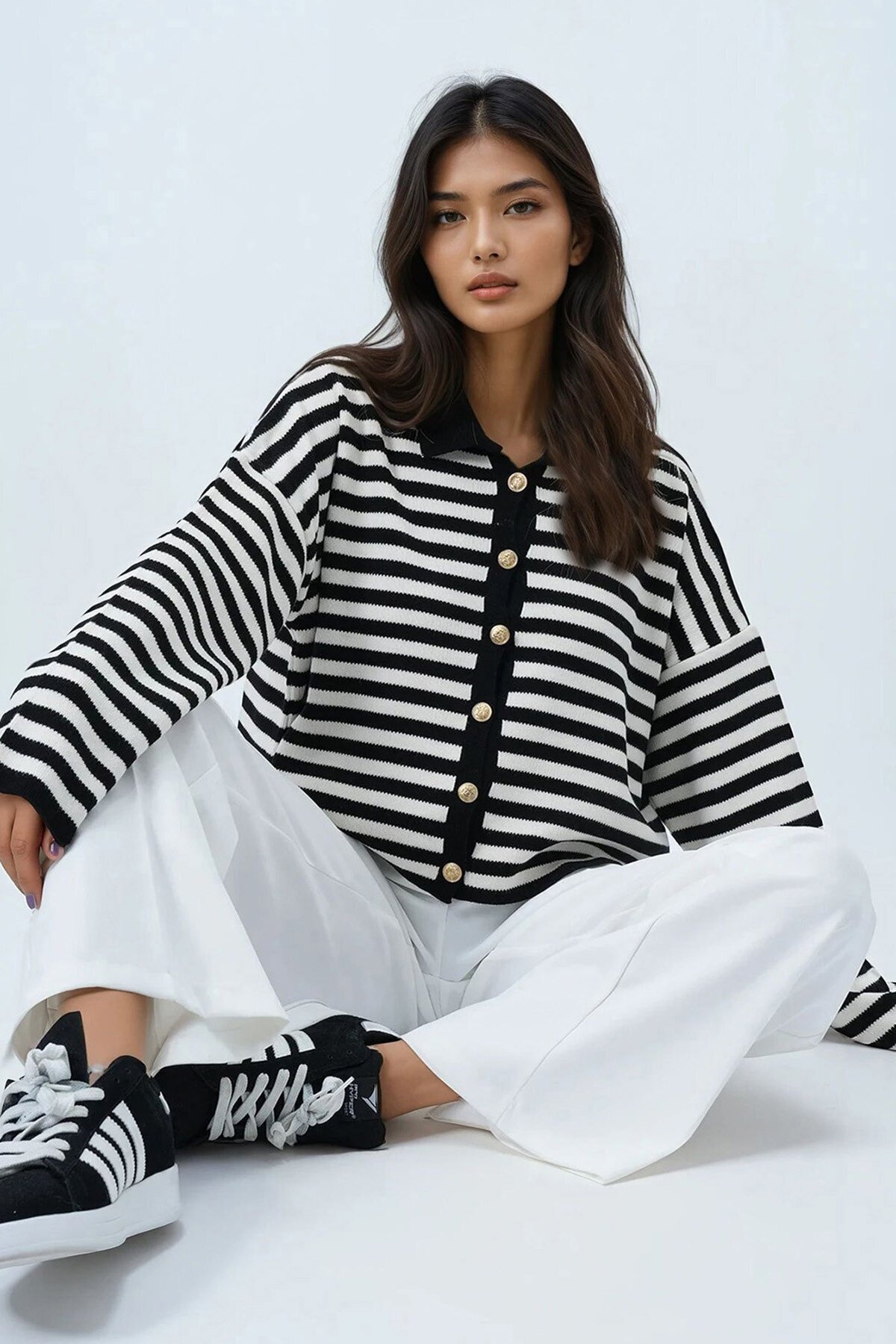 Polo Yaka Metal Düğmeli Çizgi Desenli Kısa Hırka