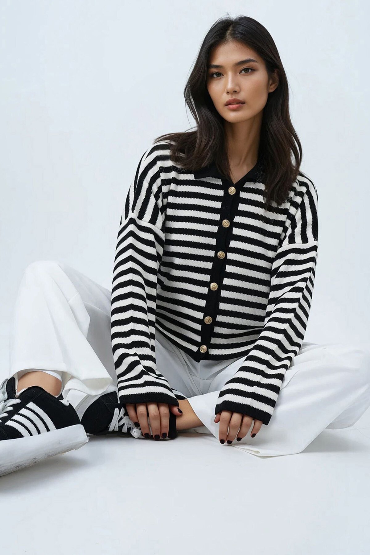 Polo Yaka Metal Düğmeli Çizgi Desenli Kısa Hırka