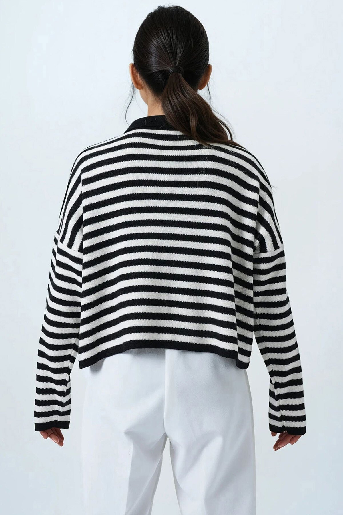 Polo Yaka Metal Düğmeli Çizgi Desenli Kısa Hırka