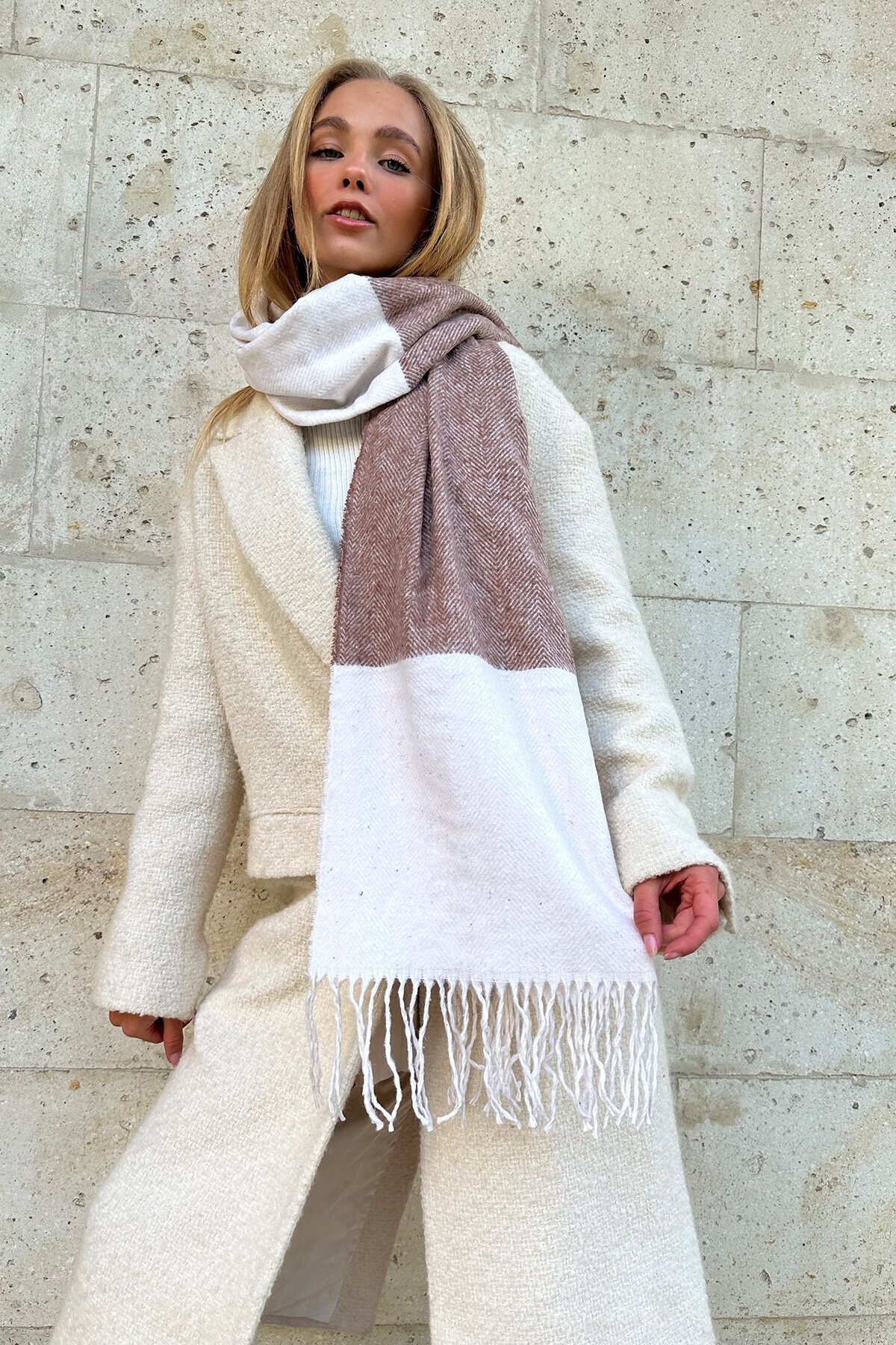 Ekru Püskül Detaylı Desenli Şal