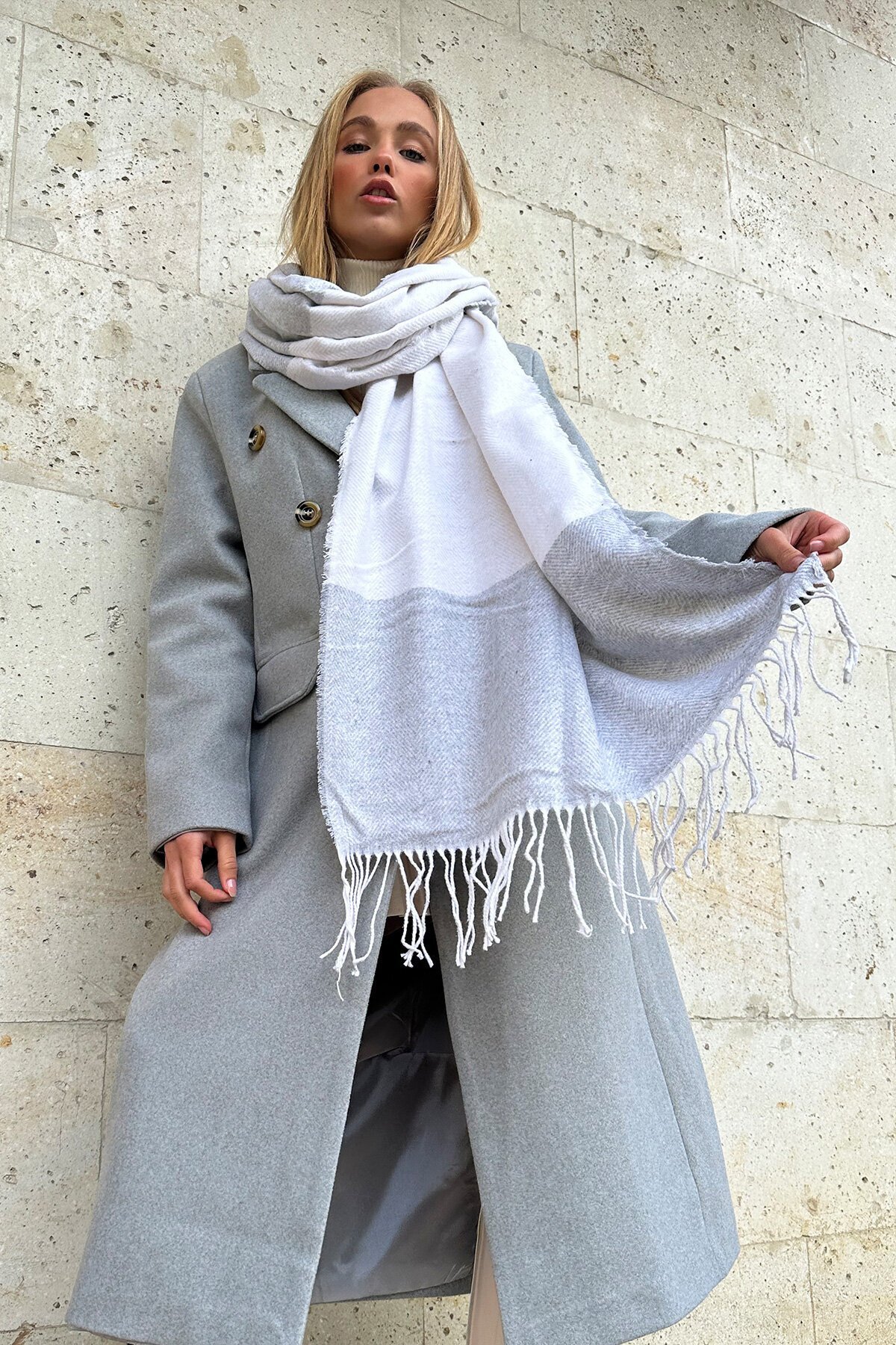 Gri Püskül Detaylı Desenli Şal