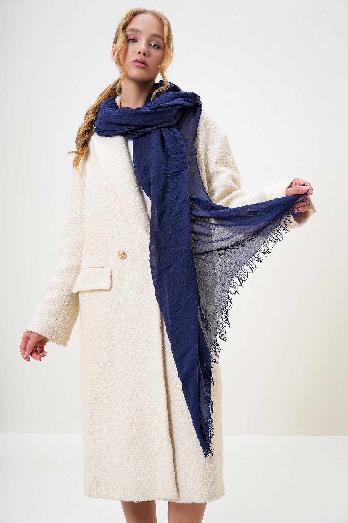 Lacivert Püsküllü Uzun Dokuma Şal