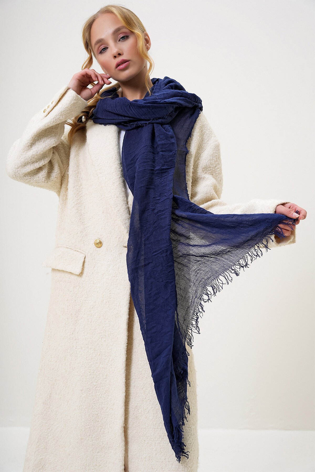Lacivert Püsküllü Uzun Dokuma Şal