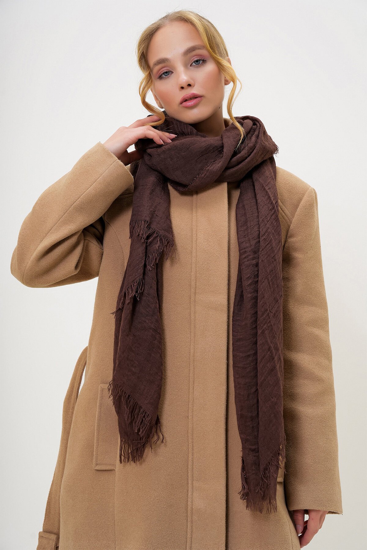 Kahverengi Püsküllü Uzun Dokuma Şal