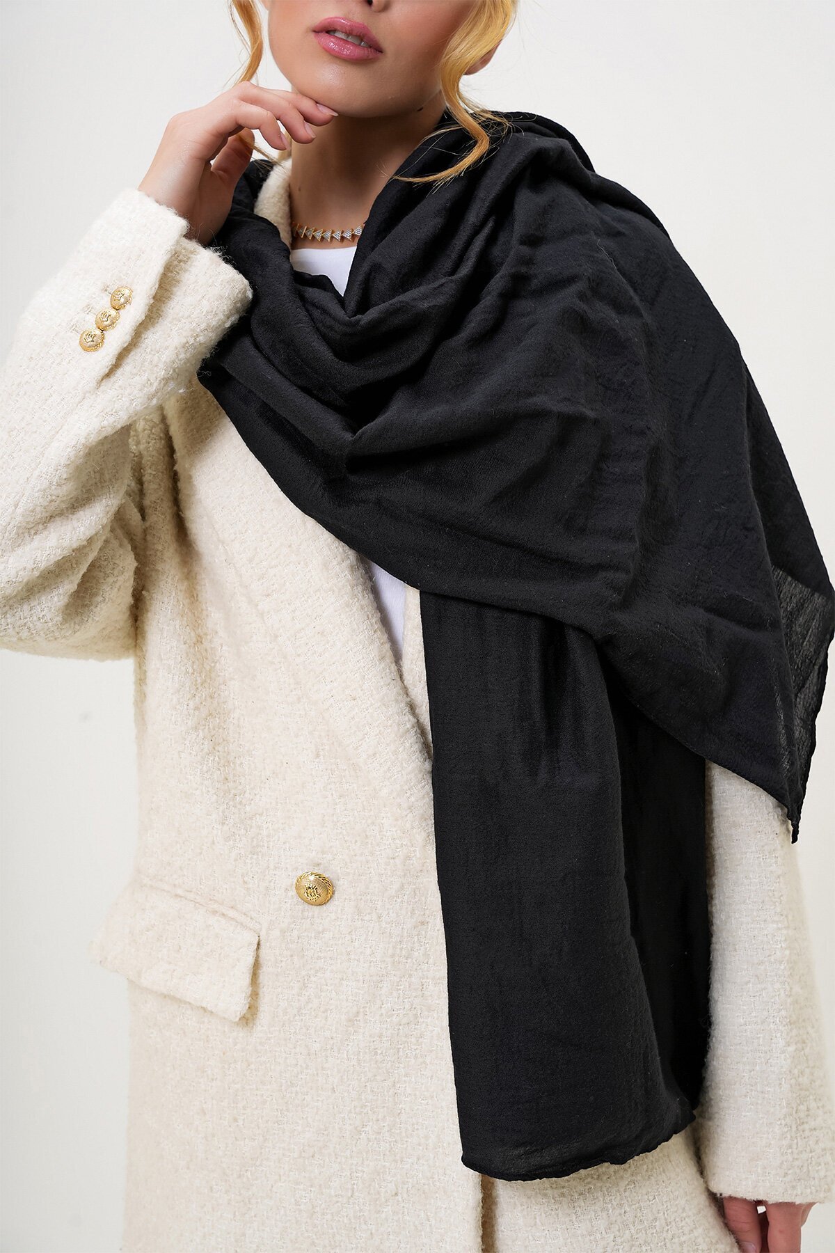 Siyah Püsküllü Uzun Dokuma Şal