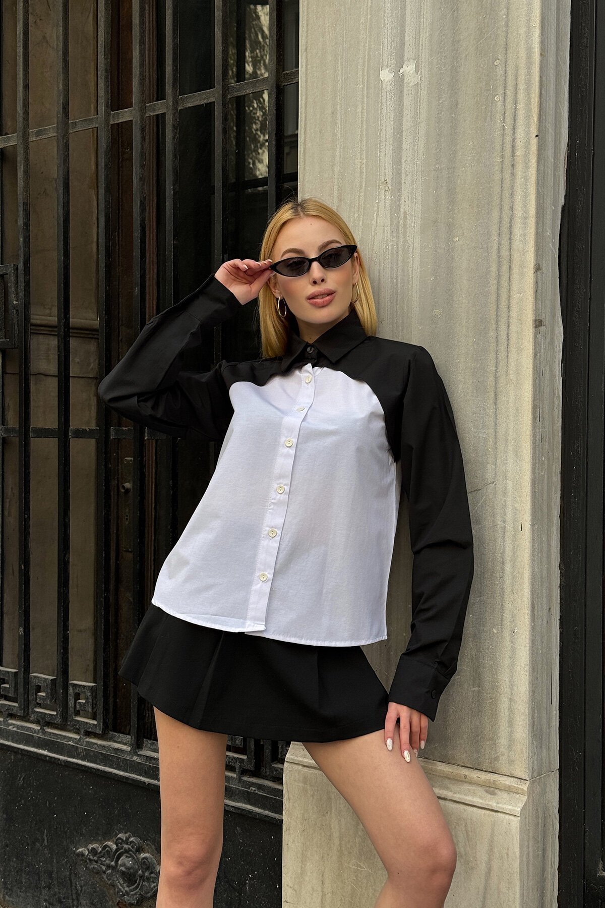 Beyaz Renk Bloklu Uzun Kollu Oversize Gömlek