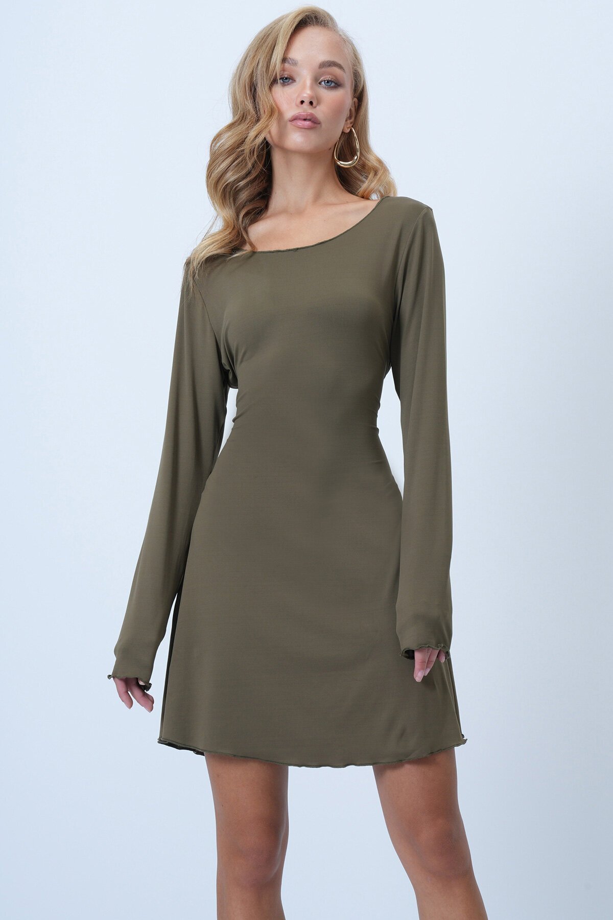 Sırtı Biye Bağlama Detaylı Kloş Kesim Sandy Elbise