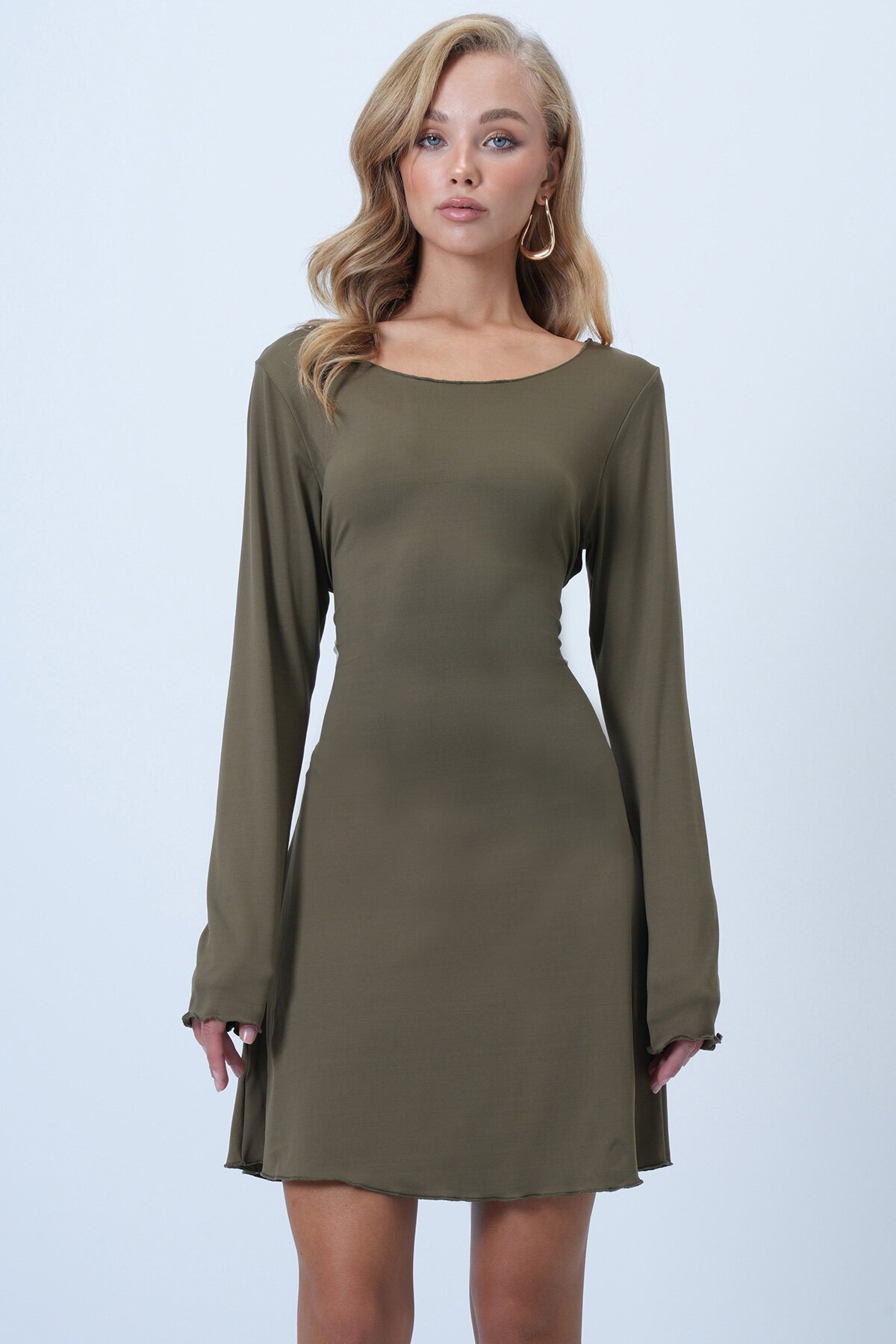 Sırtı Biye Bağlama Detaylı Kloş Kesim Sandy Elbise