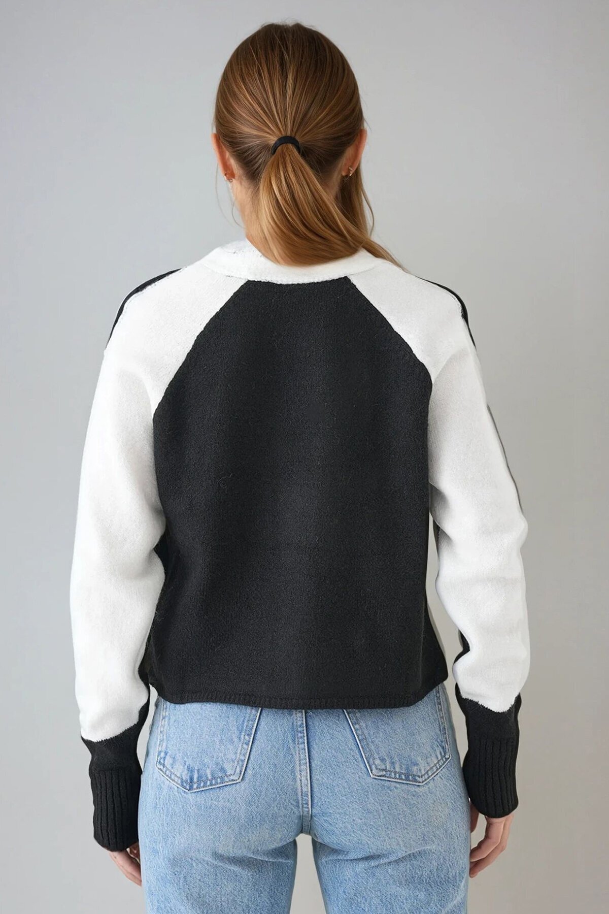 Siyah-Beyaz Renk Bloklu V Yaka Düğmeli Boğaz Detaylı Triko Hırka