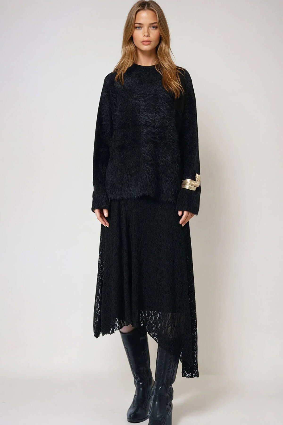 Siyah Bisiklet Yaka Püsküllü Kazak