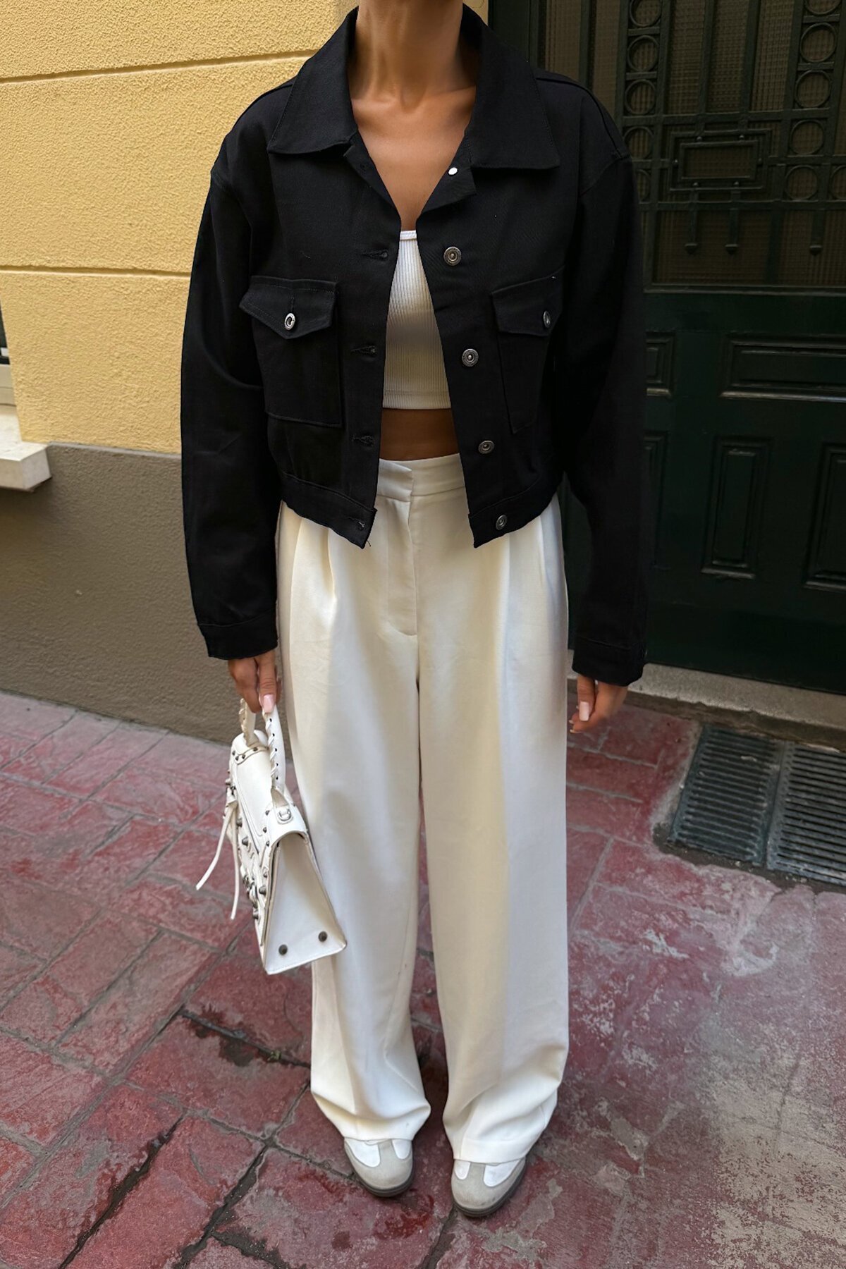 Siyah Çif Cepli Düğme Kapamalı Crop Denim Ceket